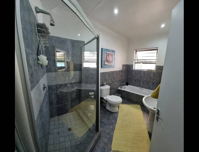 4 BEDROOM HOUSE FOR SALE IN DALPARK EXT 1